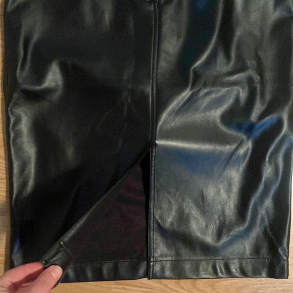Pleather skirt - Picture 2 of 7